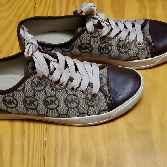 Michael Kors sneakers - Picture 2 of 4